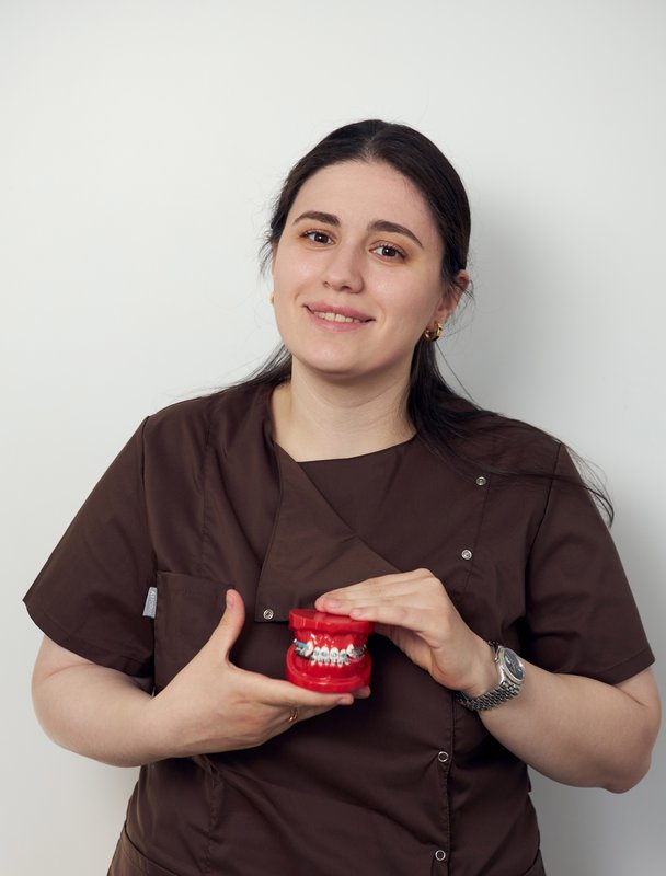 Хасханова Диана Ширваниевна, ортодонт