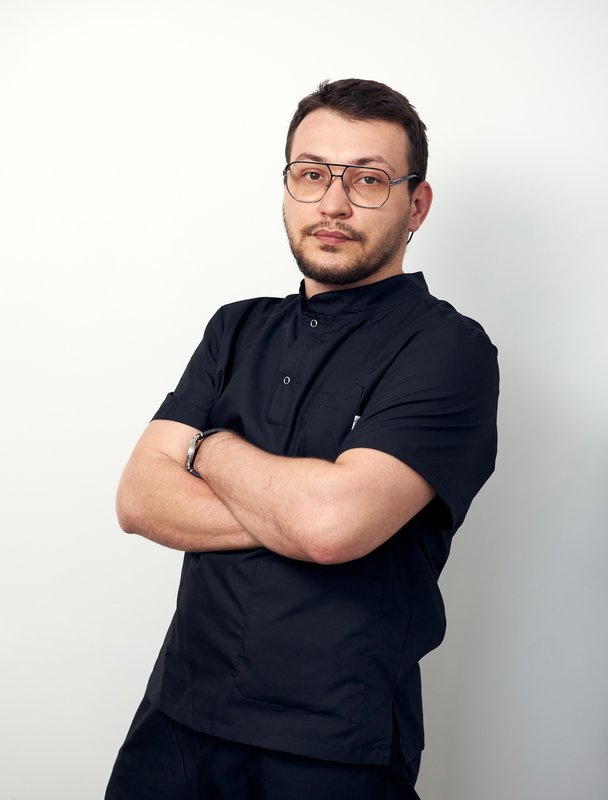 Магомедов Магомед Ильясович, хирург-имплантолог